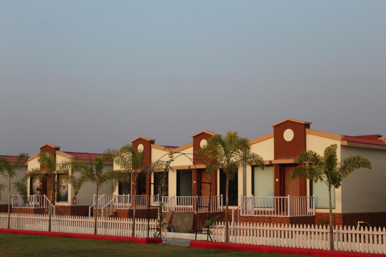 Flamingo Club And Resort Una 3 Km Away From Diu Check Post エクステリア 写真