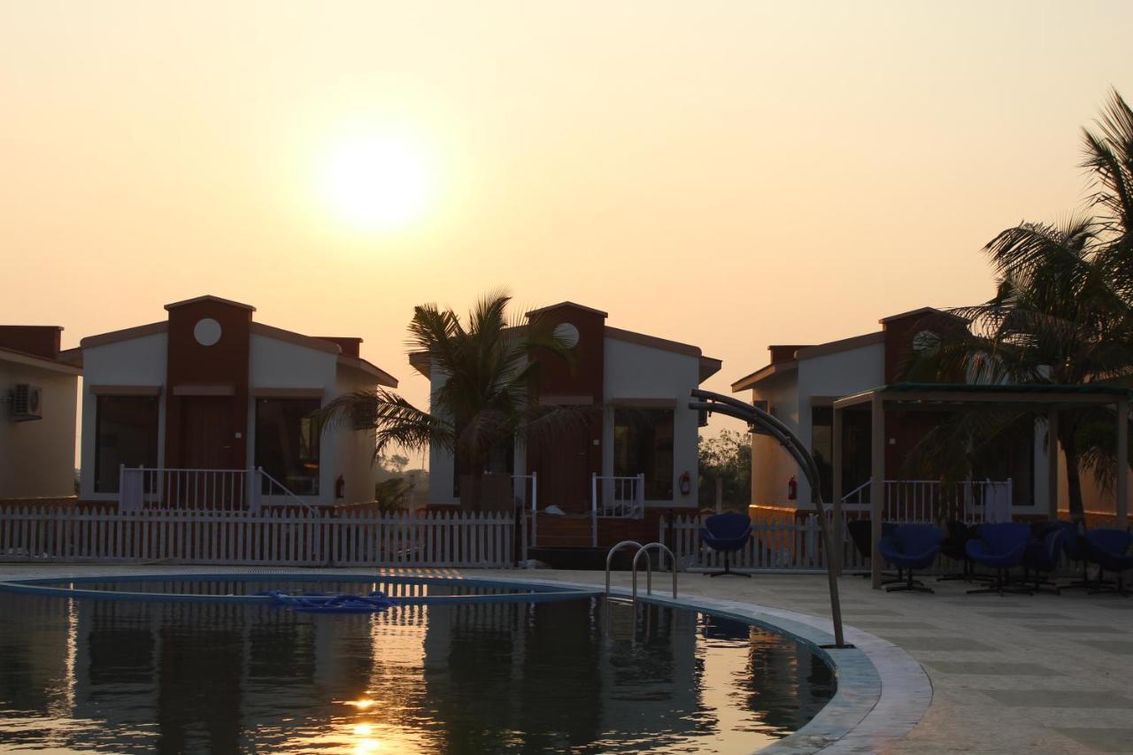 Flamingo Club And Resort Una 3 Km Away From Diu Check Post エクステリア 写真